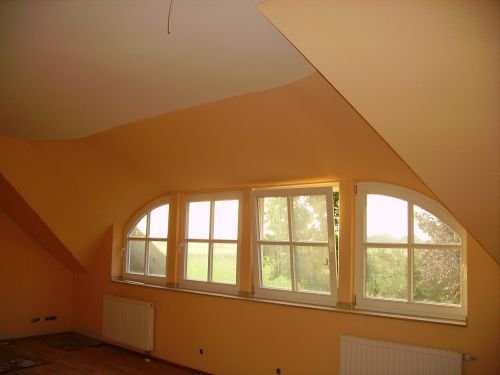 Dieter Lößer Trockenbau: Landhaus mehrfarbig gestrichen