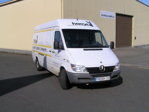 Haase Computer Express Transporte e.K.: Mercedes Benz 313

Europalettenstellpl&auml;tze: 5
Nutzlast:                        990...