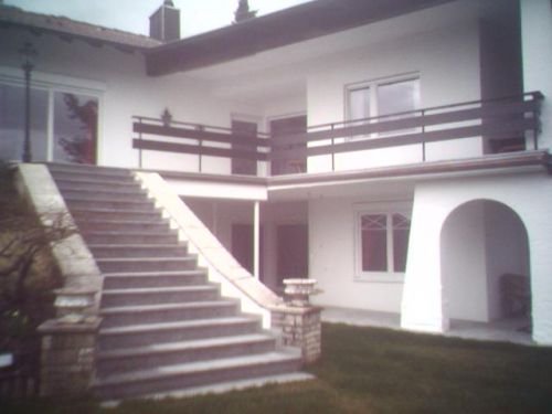 HLB Raumausstatter Holz und Bautenschutz (Wohngift-Info): Haus in Baden-Baden: Betonsanierung, Putzausbesserung, Holzteile lackiert oder lassiert, S...