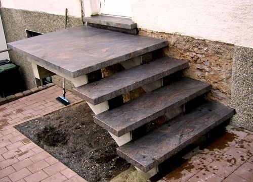 Granit Weber: Außentreppe aus Granit Multicolor