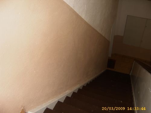 Kleinpreisstore: Sanierung eines treppenhauses nach fertigstellung