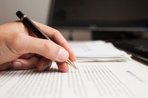Academic Expertise: Was ein Lektorat beinhaltet: Ein Lektor prüft je nach Absprache, ob der Stil der wissensch...