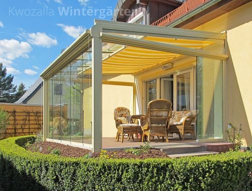 KWOZALLA Wintergärten: Glashaus mit Sonnenschutz innenliegend