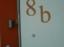 Kreative Wohnraum Gestaltung: Farbliche Anbringung von Hausnummern
