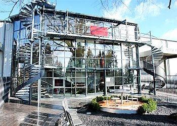 Saage Treppenbau und Biegetechnik GmbH & Co. KG: Einer der schönsten und größten Treppen- und Geländerausstellungen der region