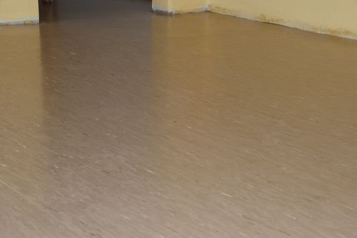 Geb: Gleicher Belag Linoleum nach der Aufarbeitung Top. NACHHER 2