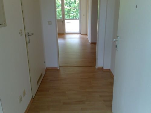 Homeservice - Baudienstleistungen: Laminat/Parkettverlegung in allen R&auml;umen, inkl. Fu&szlig;leisten, &Uuml;bergangsschie...