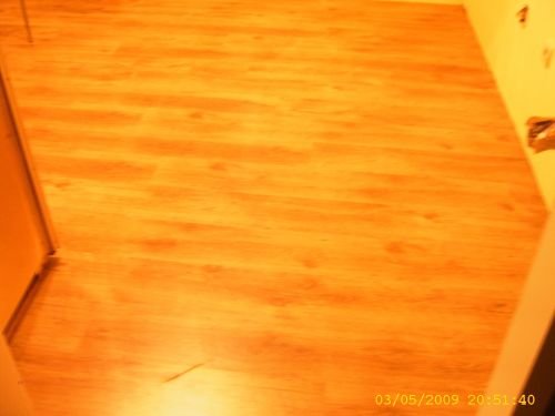 Kleinpreisstore: Laminatlegearbeiten