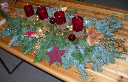 J.B. Dienstleistungen: Handgemachte Weihnachtsgestecke