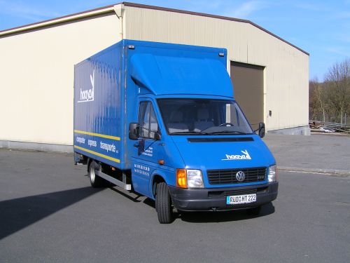 Haase Computer Express Transporte e.K.: VW LT 46

Europalettenstellpl&auml;tze: 6
Nutzlast:                        400 KG