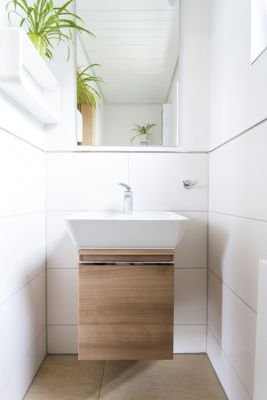 Imrek Bad & Komfort Wasser & Wärme: Ein WC mit schlichter Elegance