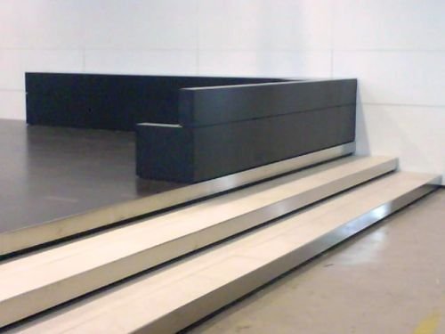 Messe- und Eventbau Jüngling: Podest mit 3 Ebenen. Unterkonstruktion besteht aus Doka´s, Tischlerplatten und OSB Platten...