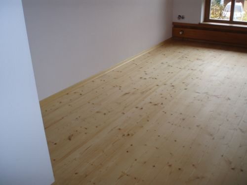 Bodenlegerfirma Mann: Holzdielen Verlegt und geschliffen.