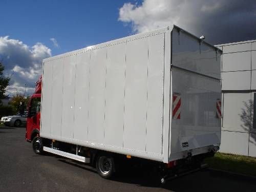 UNIVERSAL TRANSPORT: UNIVERSAL TRANSPORT 
       1020 WIEN 
auftrag_at@rocketmail.com 
        06765420048