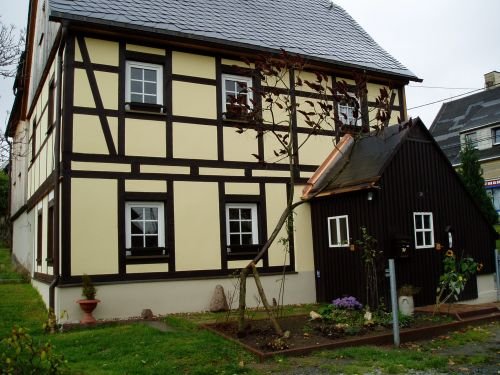 Holz - und Montagebau Rene  Mai: Saniertes Fachwerkhaus um Bj 1700  Fichte