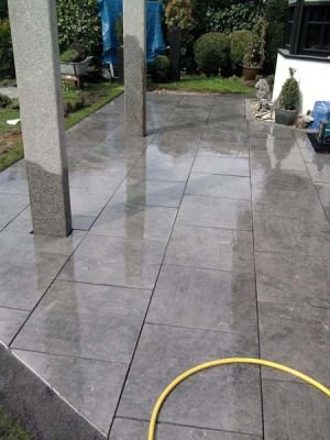 gartenjunge: Eine Terrasse mit 60x60 Platten