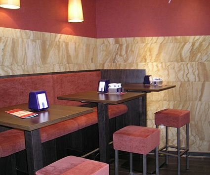 Firma Hollinger: Muster
Sandsteinverkleidung im Cafe