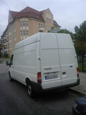 Adloff Transport & Dienstleistung: Gro&szlig;e Fl&uuml;gelt&uuml;ren und eine niedrige Ladeh&ouml;he machen das beladen beque...