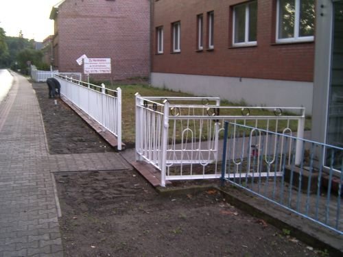 Die-Hausfüchse: Gartenzaun Entrostet und gestrichen mit Hammerit