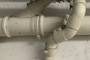 Installation Waschbecken und Toilette mit Kleinhebeanlage, München