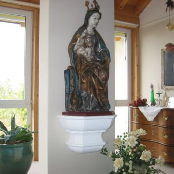 Stuckateurgeschäft Theo Strecker: Stuckkonsole für Holzstatue