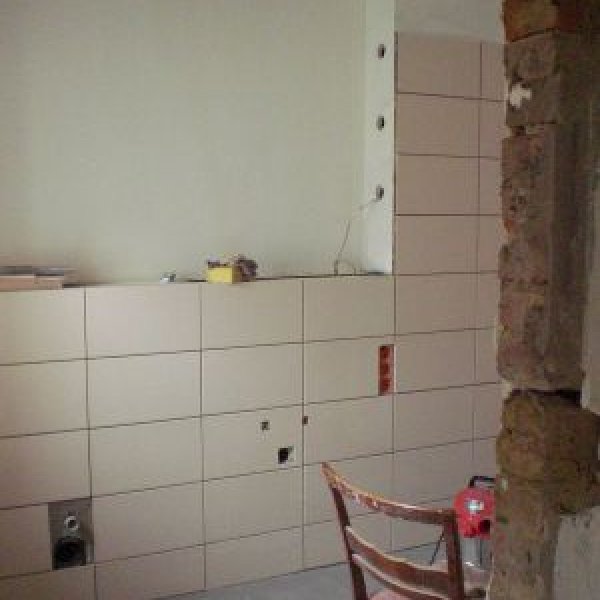 Farb und Raumgestaltung Kuhn-Kommt: Fliesen arbeiten
