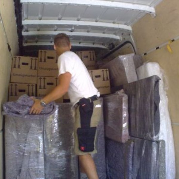 Umzüge, Küchenmontagen, Kleinetransporte mit Montage von Baufertigteilen: 