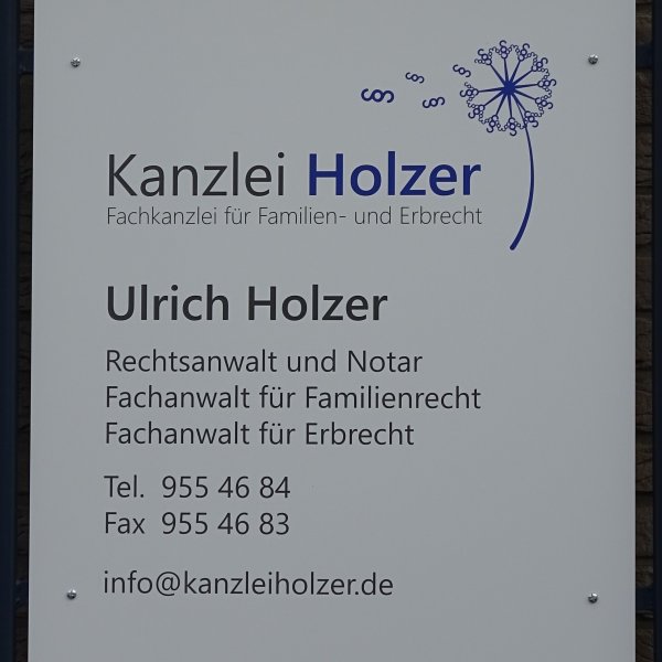 Rechtsanwalt und Notar Ulrich Holzer: 