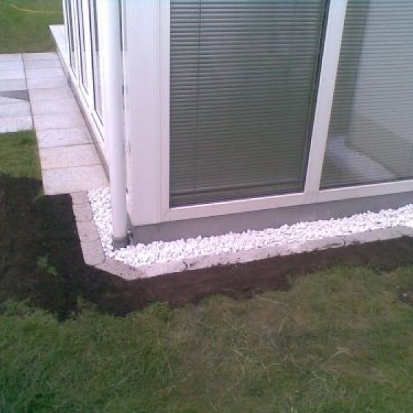 Bautentrocknungsgewerbe: Verlegung Terrassensteine und Kantensteine mit ...