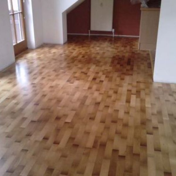 Holz- & Raumgestaltung Pöllmann: Parkett schleifen und neu versiegelt in Fürstenfel...