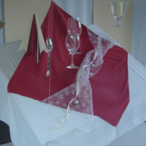 LooKK Design: Ein Restaurantetisch einmal anders. Ein fliegen...