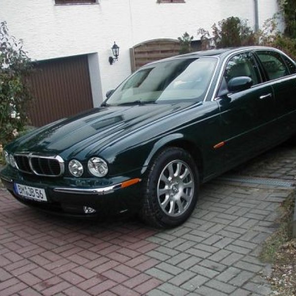 Kurier und Chauffeur Dienste: Fahrzeug 2  Limousine ,f&uuml;r Fahrg&auml;ste ...