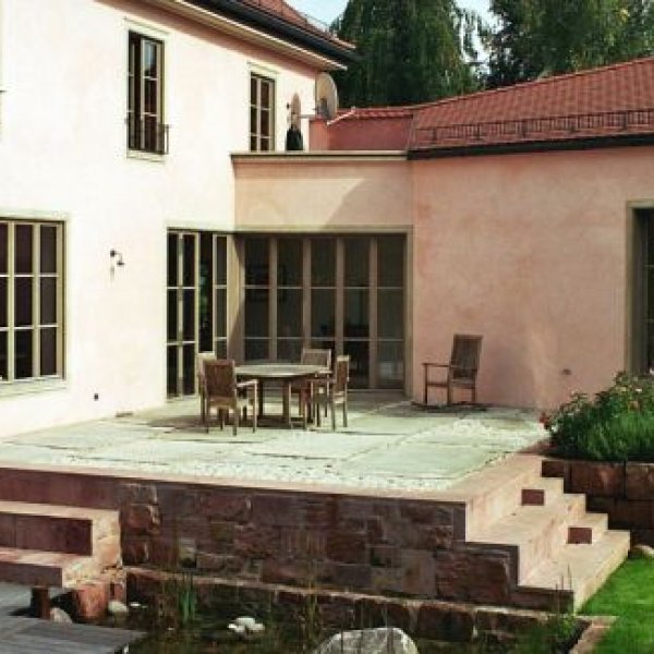 Bildhauerwerkstatt WUNDER: Terrassengestaltung mit Naturstein und Betonwerkst...