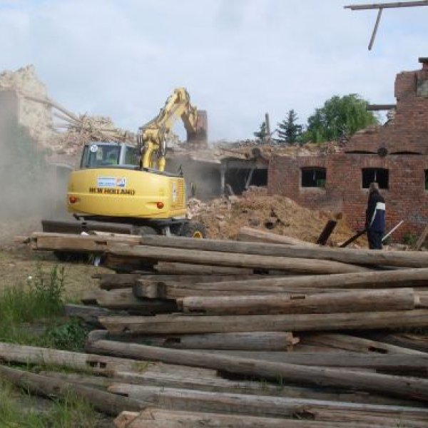 Scheiwe Erdbau / Abbruch: Scheunen Abbruch ( Magdeburg )