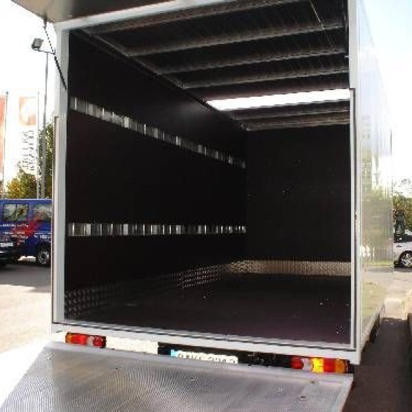 UNIVERSAL TRANSPORT: UNIVERSAL TRANSPORT 
         1020 WIEN 
auft...