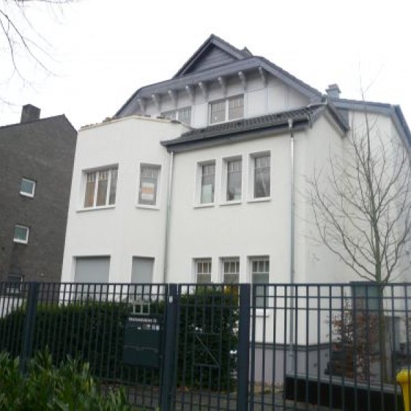 ARCHITEKT + ENERGIEBERATER: Kernsanierung auf Niedrigenergiehausstandart ei...