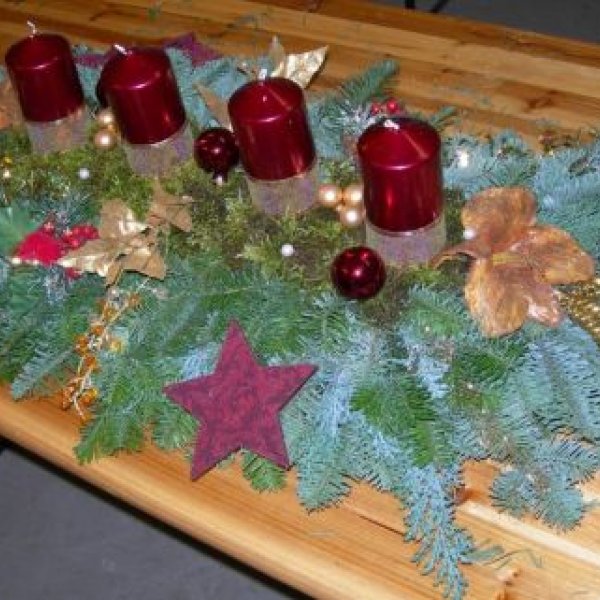J.B. Dienstleistungen: Handgemachte Weihnachtsgestecke