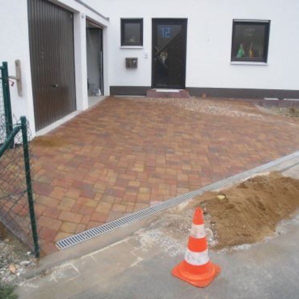 EASY: Garagen und Höfe Plasterarbeiten jeder Art