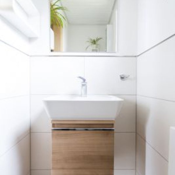 Imrek Bad & Komfort Wasser & Wärme: Ein WC mit schlichter Elegance