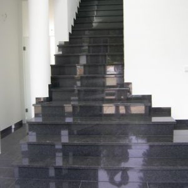 Granit Weber: Innentreppe aus Granit Nero Impala