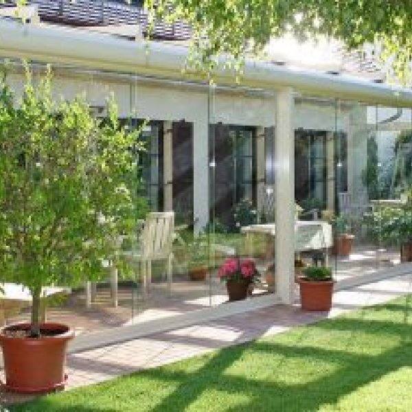 KWOZALLA Wintergärten: Terrassendach mit Glasschiebewand