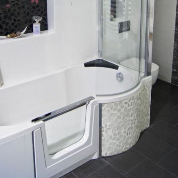 LSB Läritz System Bau GmbH: Bad saniert inklusive Badewanne