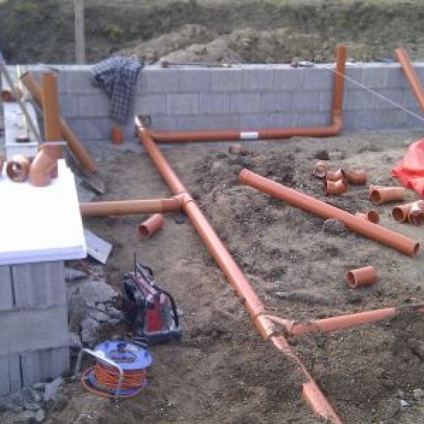 SCW-Bausanierung: Bodenplatte für EFH  150 m²  mit allen Anschlüssen...