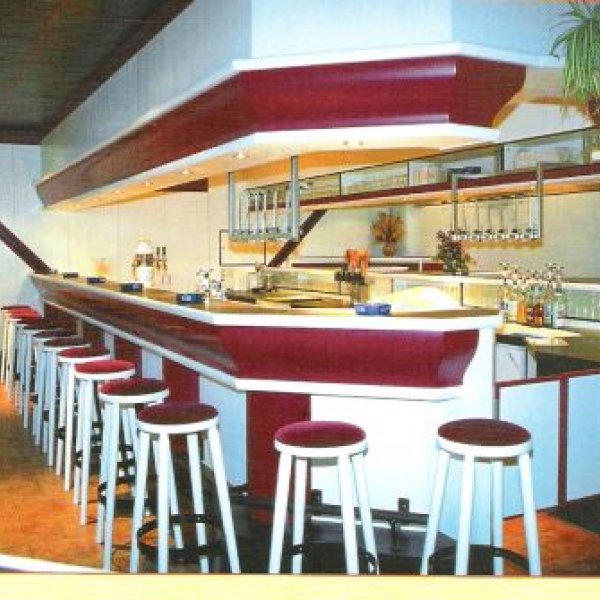 Tischlerei Loos: Coktailbar in einer Disskothek