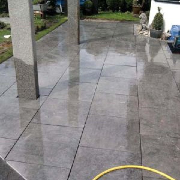 gartenjunge: Eine Terrasse mit 60x60 Platten