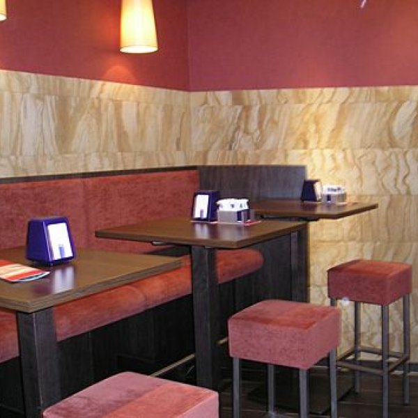 Firma Hollinger: Muster
Sandsteinverkleidung im Cafe