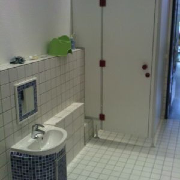 Trockenbau Guzik: Kindertagesstätte, Umbau Badezimmer
Köln (2009)