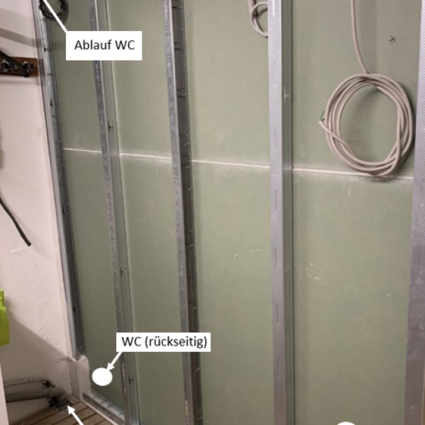 Installation Waschbecken und Toilette mit Kleinhebeanlage: 
