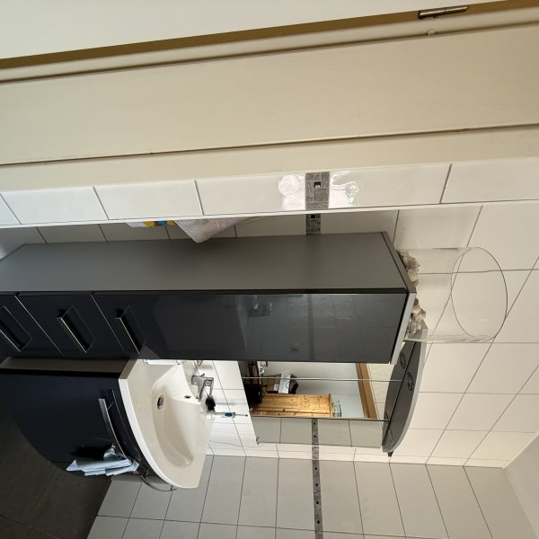 Badsanierung, neue Fliesen, Dusche und Waschbecken: 