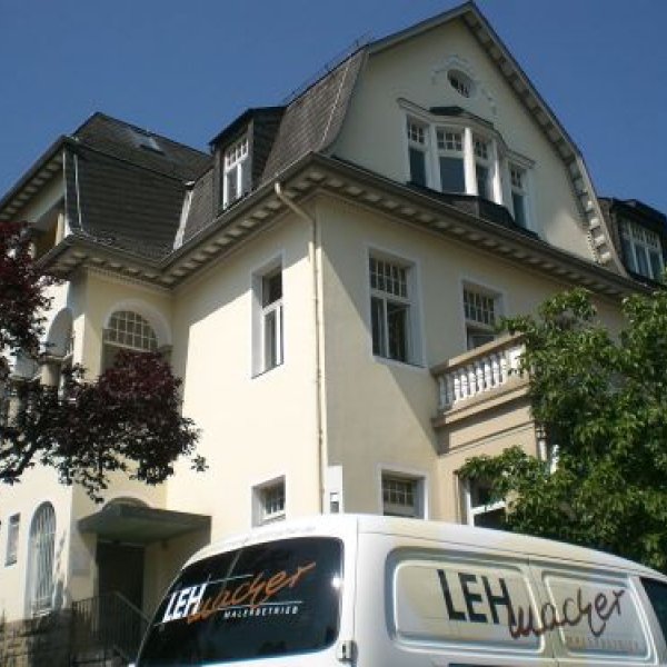 Maler Lehmacher: Fassade einer Villa in Bonn